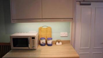 Townhome, 3 Bedrooms | Private kitchen | Fridge, microwave, oven, stovetop