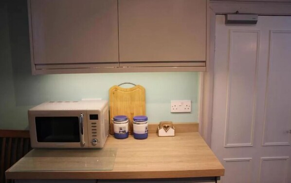 Townhome, 3 Bedrooms | Dapur peribadi | Peti sejuk, ketuhar gelombang mikro, ketuhar, dapur 