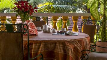 Casa Star | Premium bedding, memory-foam beds, minibar, in-room safe