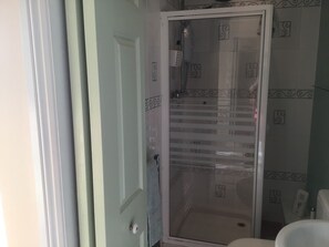 Standard-Doppelzimmer, mit Bad | Badezimmer