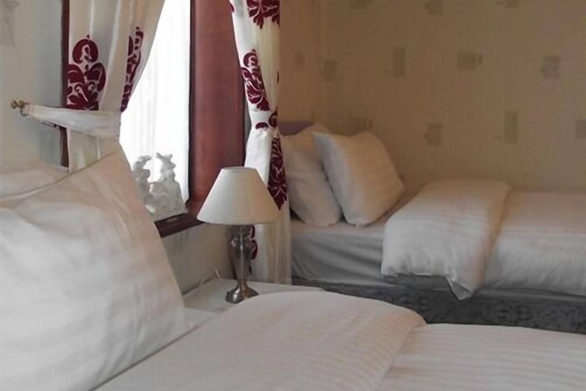 Twin Room, Ensuite (Room)
