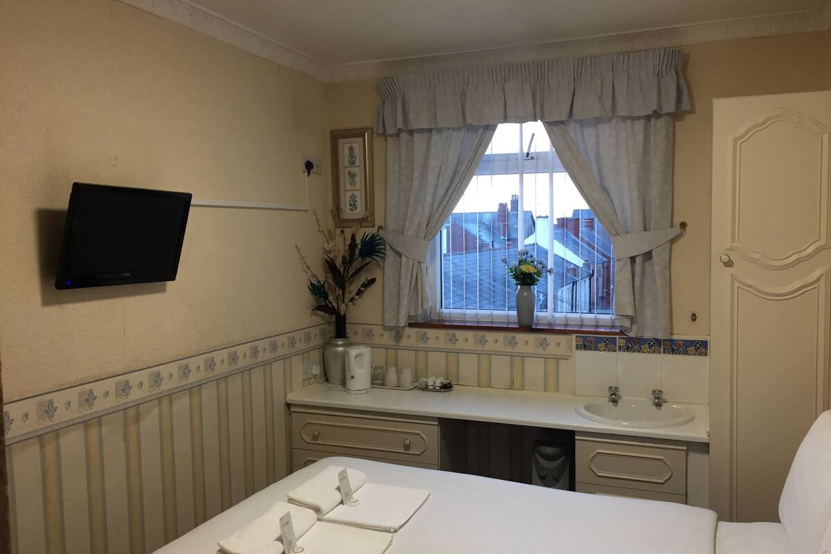 Basic Quadruple Room, Ensuite (Room (Sleeps 4))
