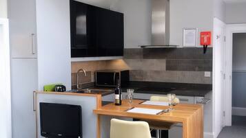 Standard Apartment, Ensuite (After Deck) | Private kitchen | Fridge, microwave, oven, stovetop