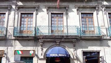 Vista frontal de la propiedad