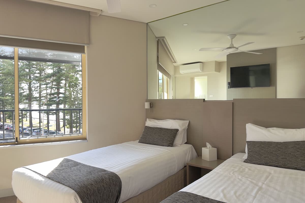Standardzimmer, 2 Einzelbetten, Meerblick | Hochwertige Bettwaren, Zimmersafe, individuell eingerichtet