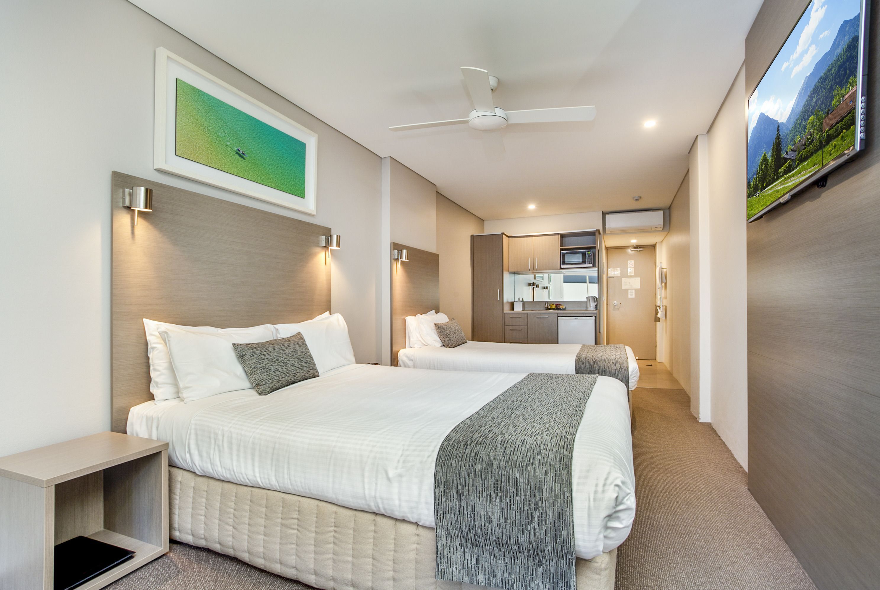 Roupas de cama premium, cofres nos quartos, individualmente mobiliados