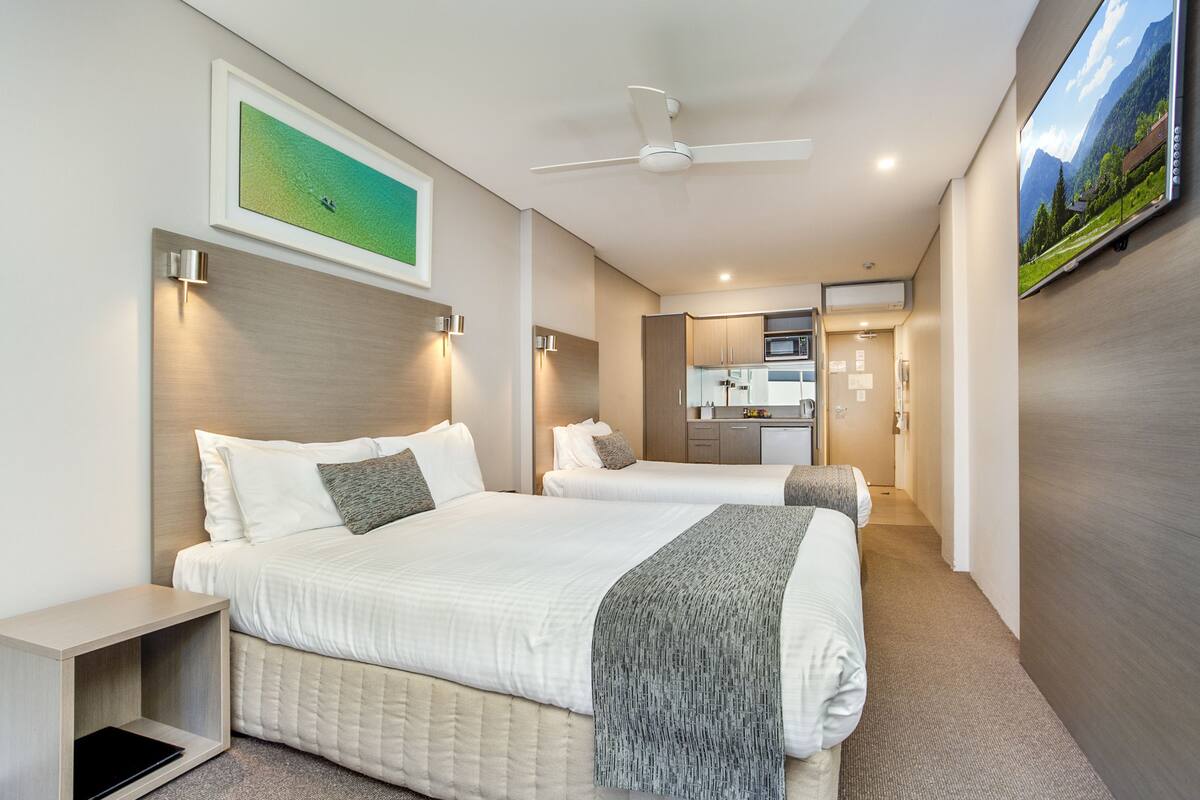 Roupas de cama premium, cofres nos quartos, individualmente mobiliados