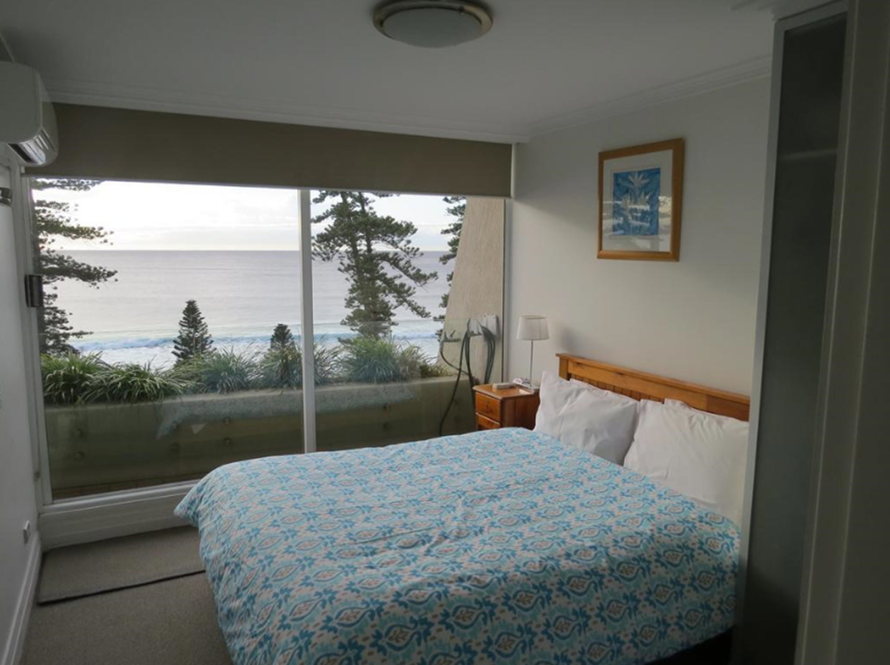 Roupas de cama premium, cofres nos quartos, individualmente mobiliados