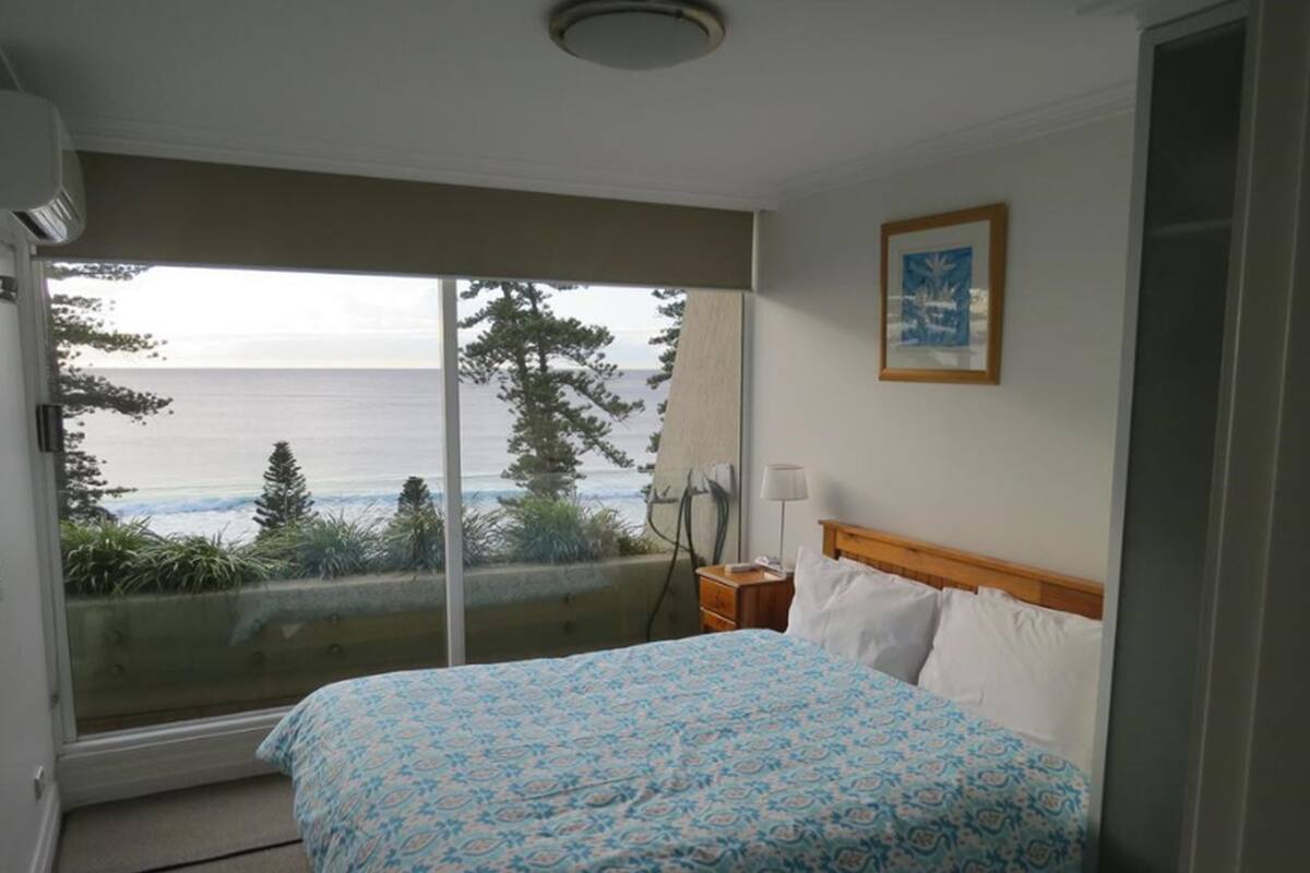 Roupas de cama premium, cofres nos quartos, individualmente mobiliados