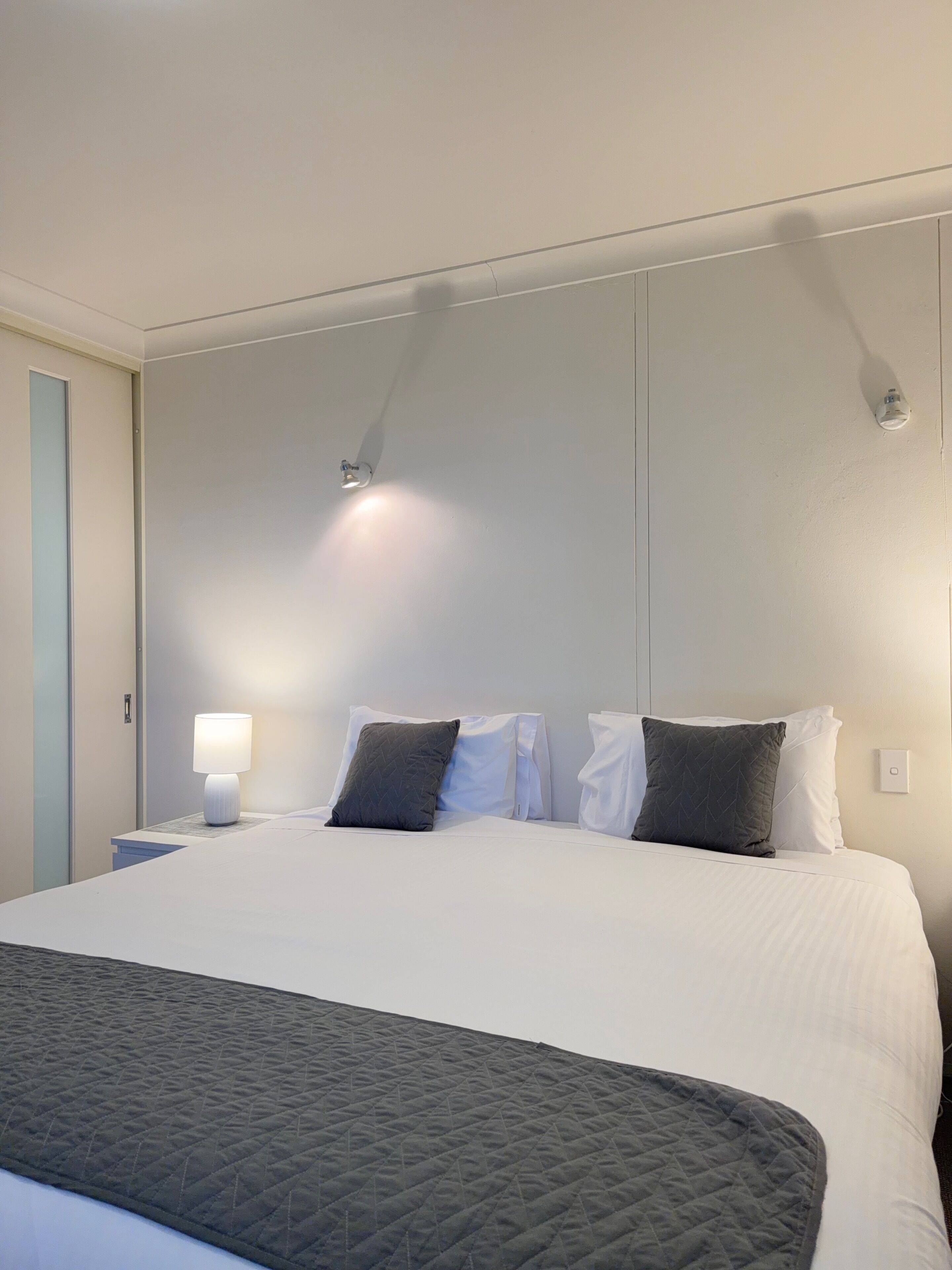 Standard Apartment, 2 Bedrooms, Ocean View | Premium bedding, in-room safe, individually furnished