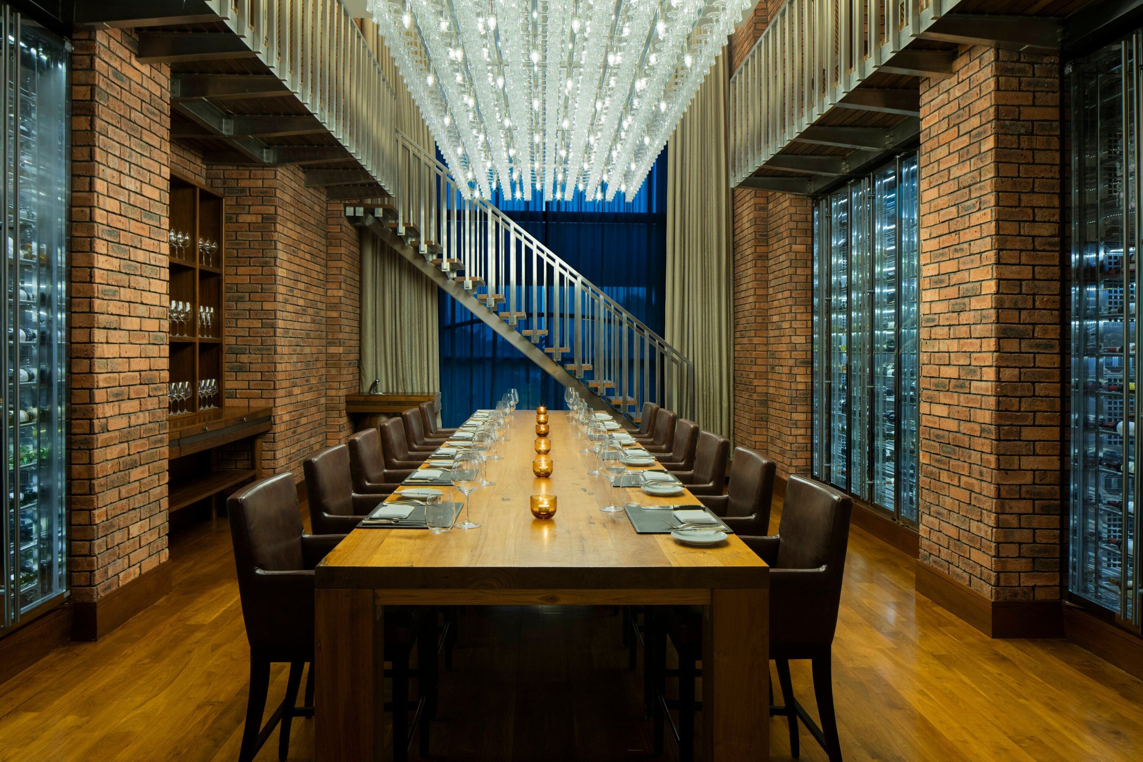 4 restaurants, breakfast, lunch, dinner served; greek cuisine