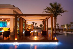 2 bar/lounge, bar a bordo piscina