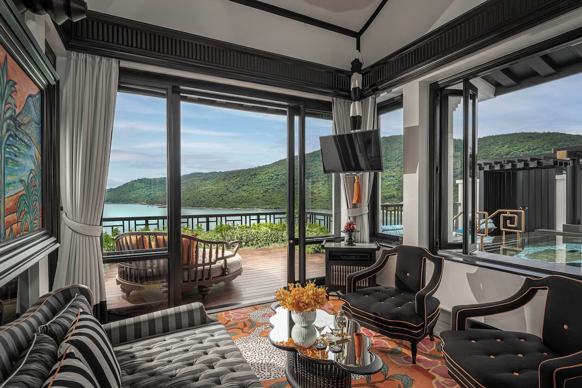Penthouse, 1 Bedroom (Heavenly) | 1 bedroom, minibar, in-room safe, individually decorated