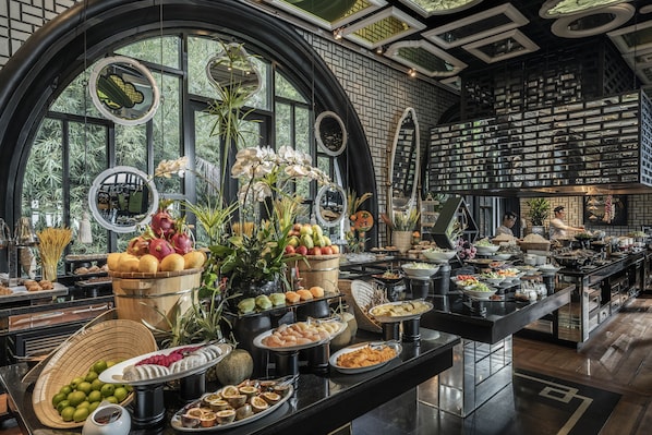 Daily buffet breakfast for a fee