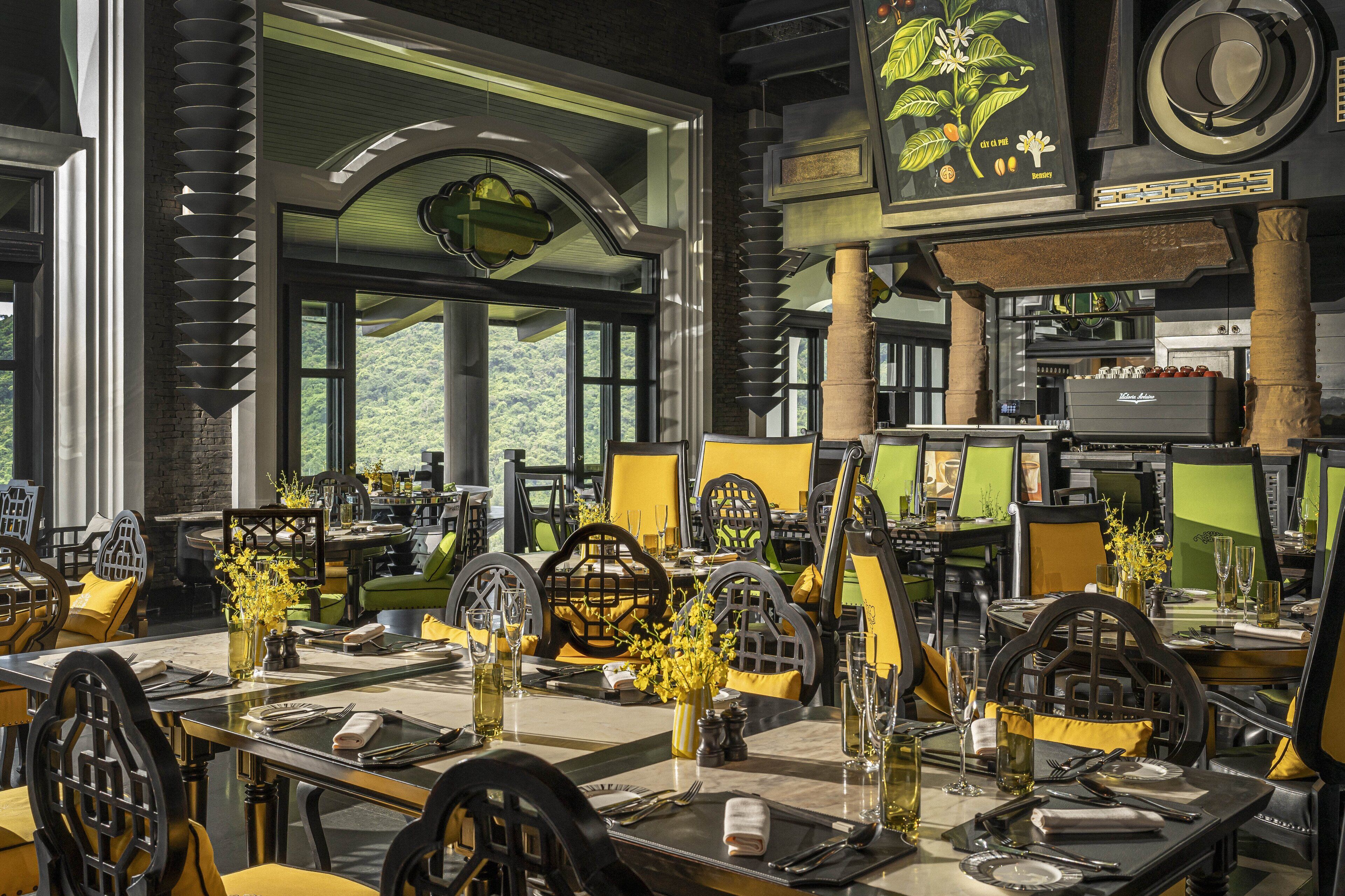 3 restaurants; breakfast, lunch, dinner, and brunch served