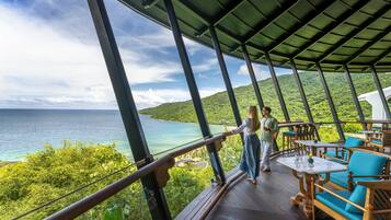 3 restaurantes, café da manhã, culinária vietnamita