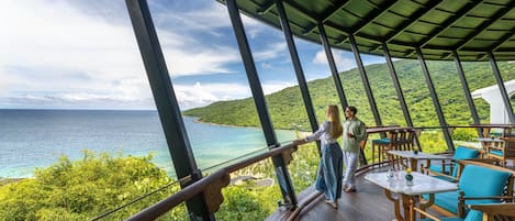 3 restaurants, breakfast, lunch, dinner served; Vietnamese cuisine