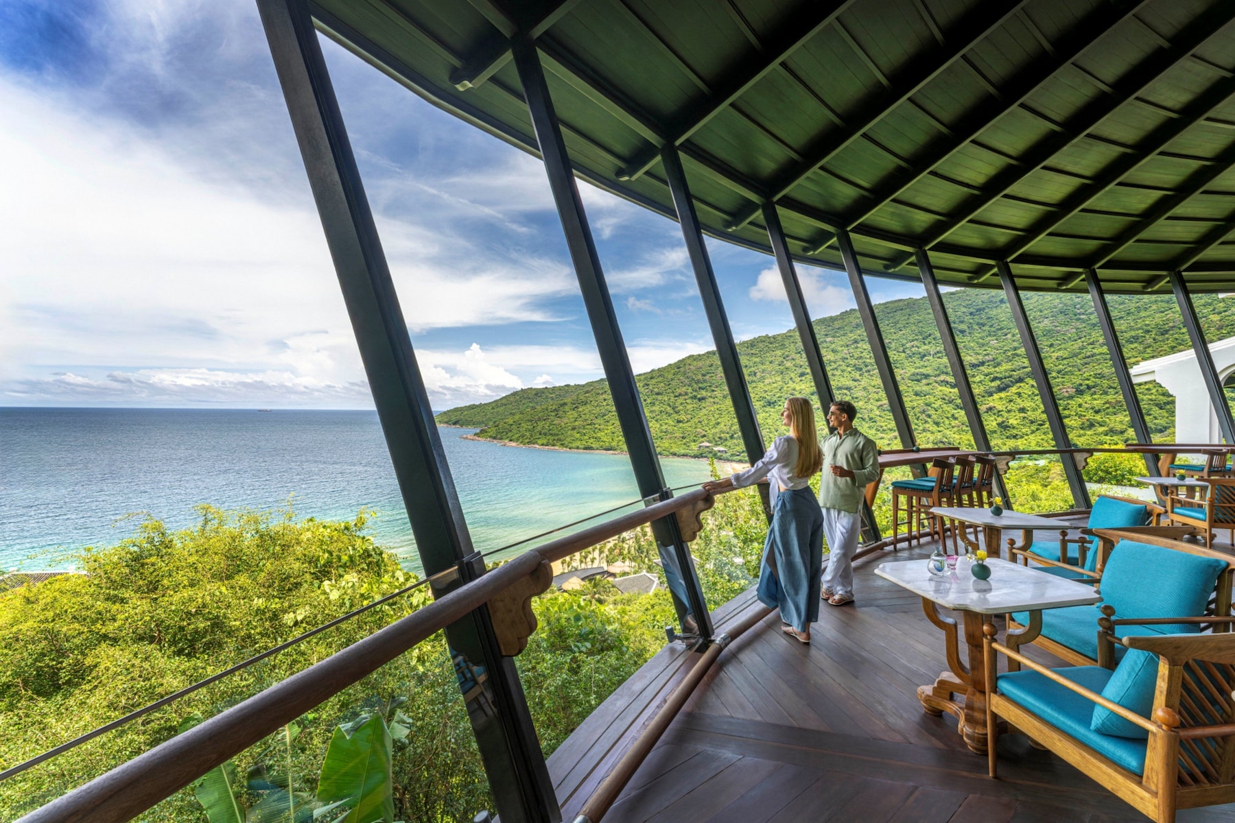 3 restaurants; breakfast, lunch, dinner, and brunch served