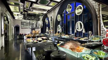 3 nhà hàng, phục vụ bữa sáng, bữa trưa, bữa tối, món ăn Việt Nam