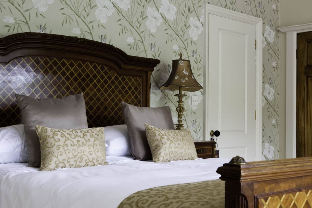 Suite, 1 très grand lit (Whitwell) | Minibar, fer et planche à repasser, Wi-Fi gratuit, draps fournis