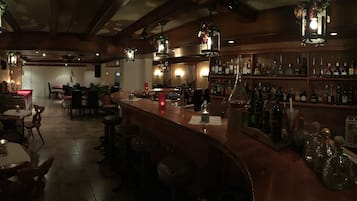 Bar (trong khuôn viên)