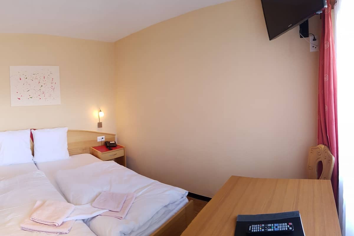 Habitación doble clásica, balcón | Caja de seguridad en la habitación y wifi gratis