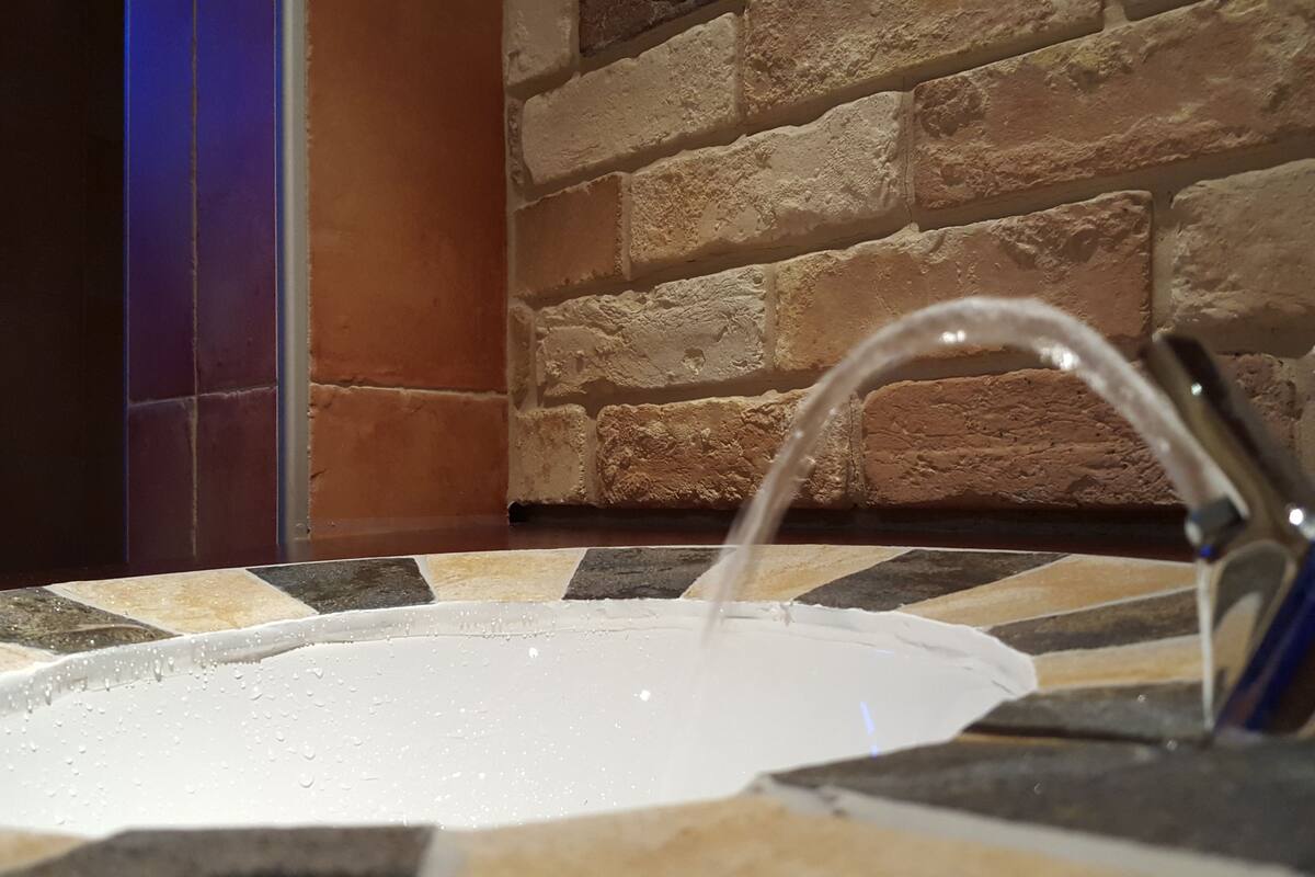 turkish bath/hammam, hot stone massages, massages