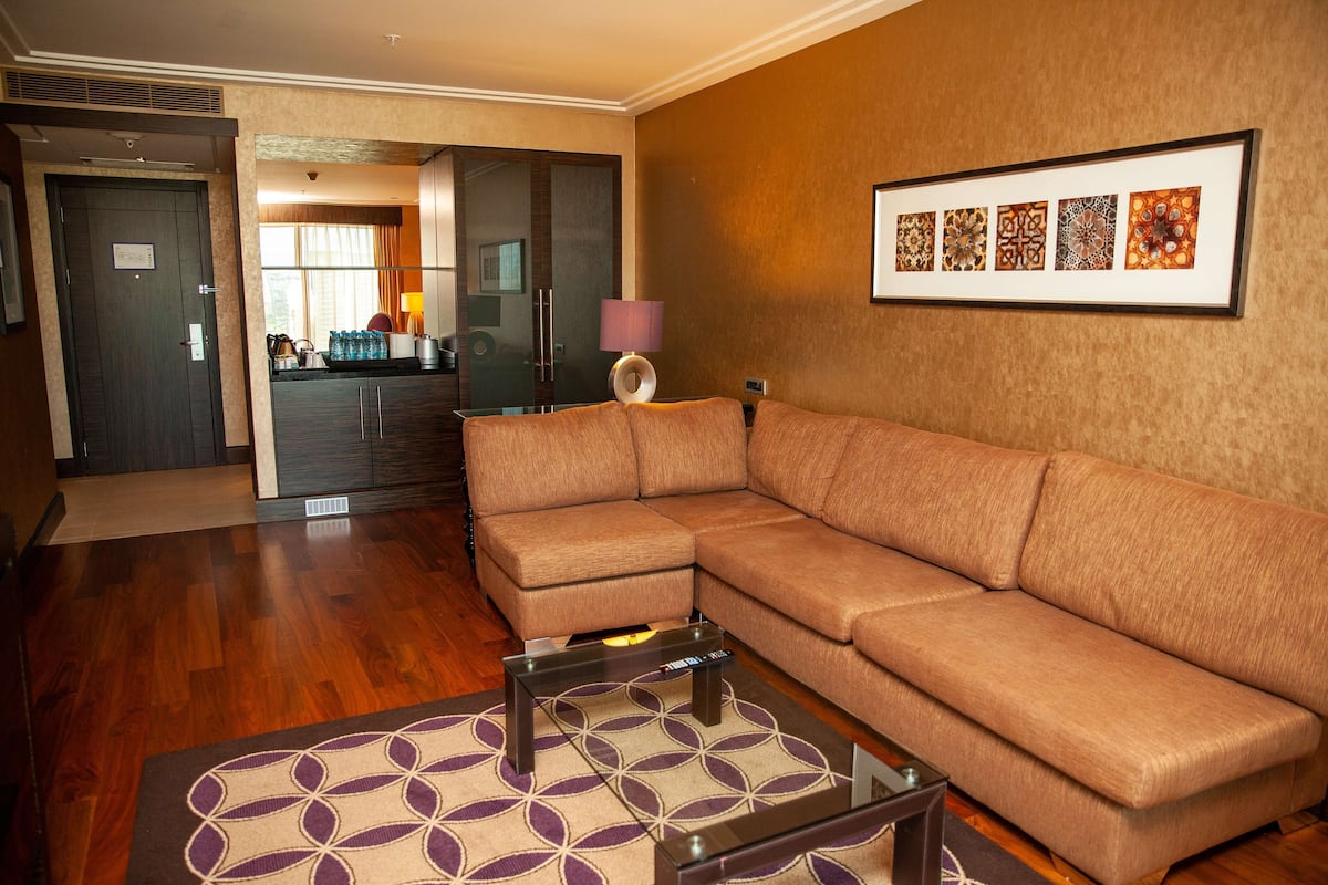 Suite, 1 Bedroom, Club lounge access | 1 bedroom, hypo-allergenic bedding, down duvets, Select Comfort beds