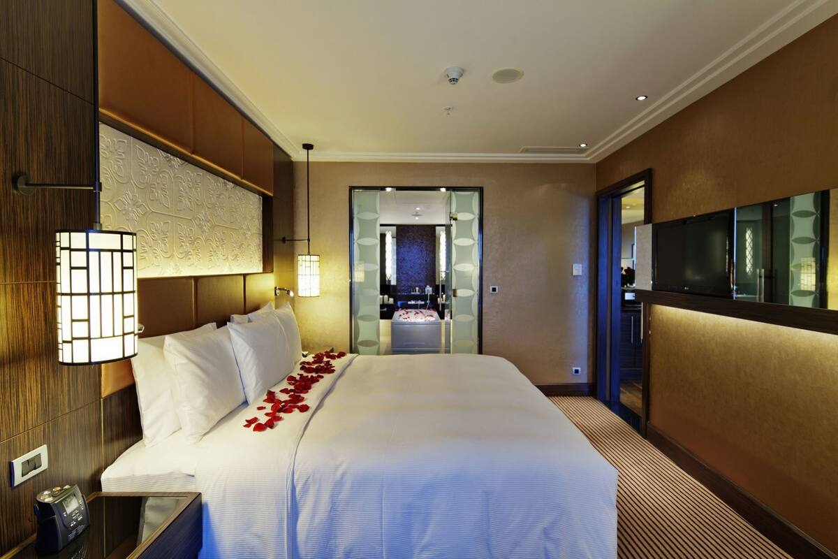 Hypo-allergenic bedding, down comforters, Select Comfort beds, minibar