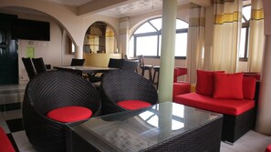 مطعم