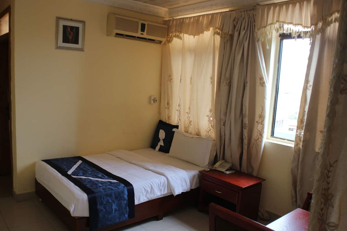 Standard Single Room | Minibar, desk, free WiFi, bed sheets