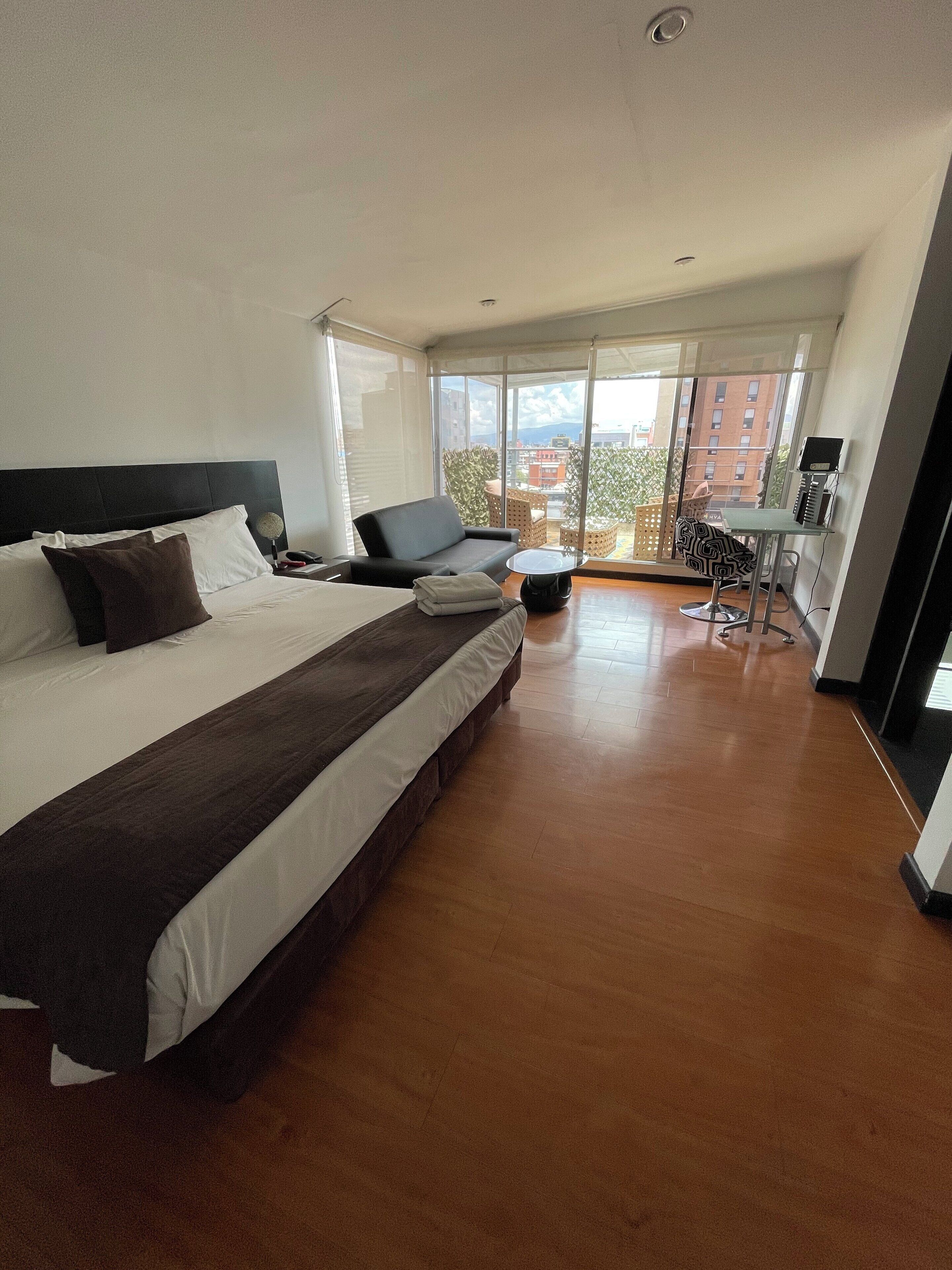 executive room | 1 bedroom, down duvets, in-room safe, desk