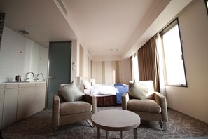 Untuvapeitot, työpöytä, kannettavalle tietokoneelle sopiva työtila