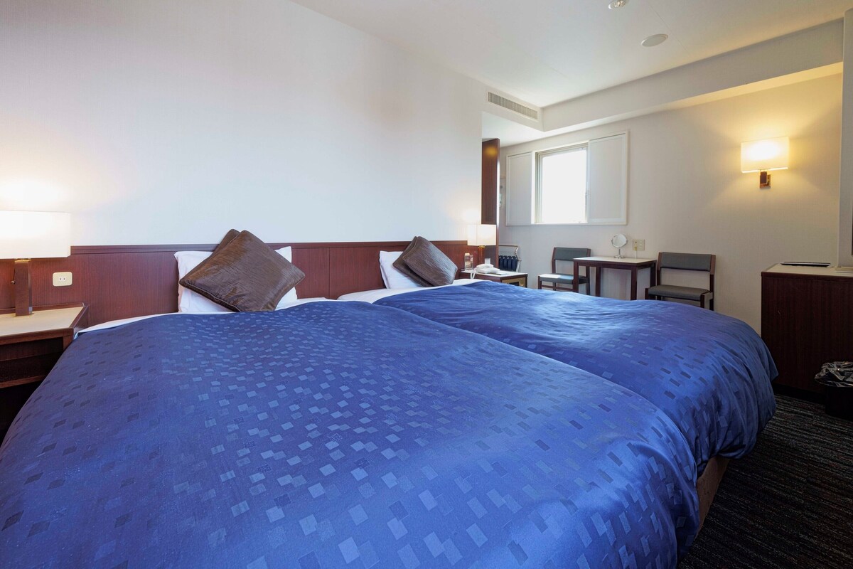 Desk, laptop workspace, iron/ironing board (on request), free WiFi