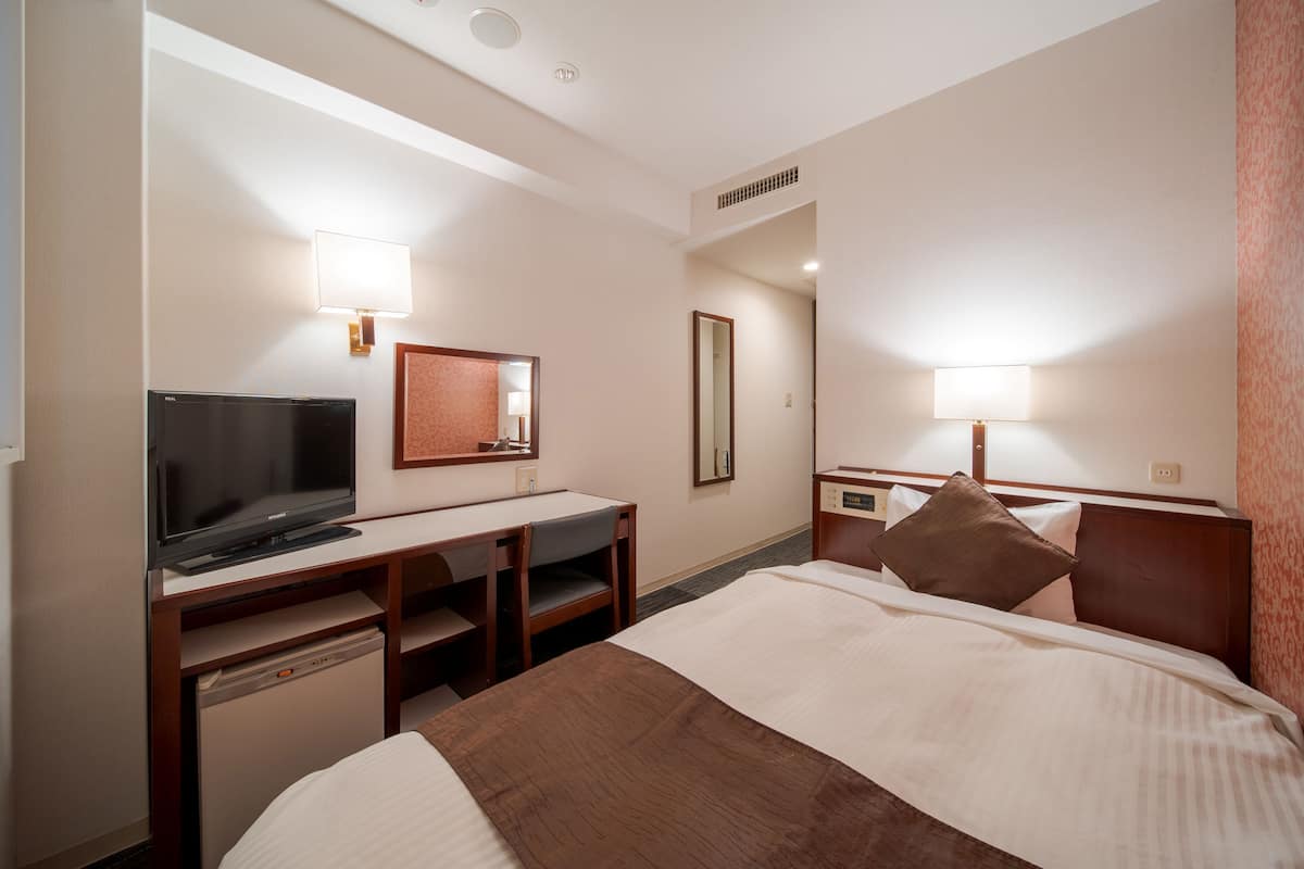 Top Floor Semi Double Room, Non-Smoking | Desk, laptop workspace, iron/ironing board, free WiFi