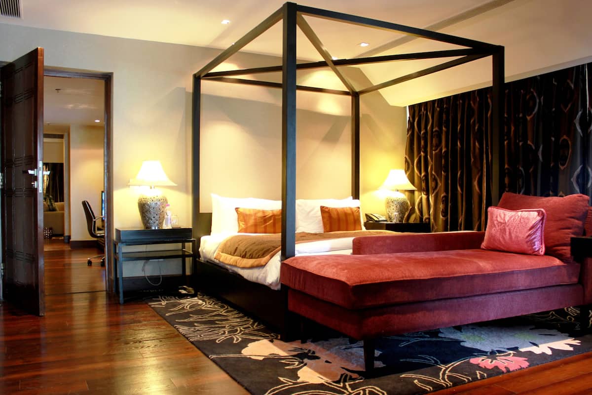 1 bedroom, premium bedding, minibar, in-room safe