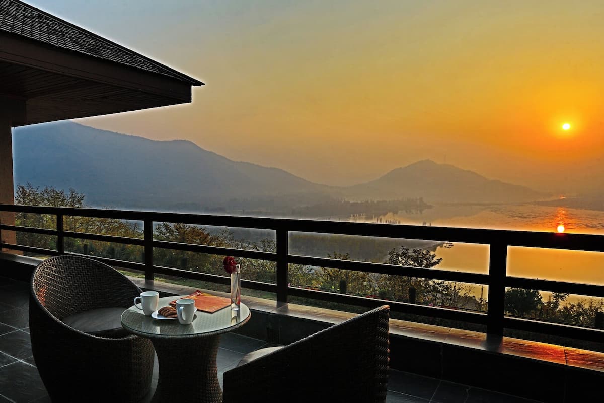 Luxury Suite, 1 Bedroom | 1 bedroom, premium bedding, minibar, in-room safe