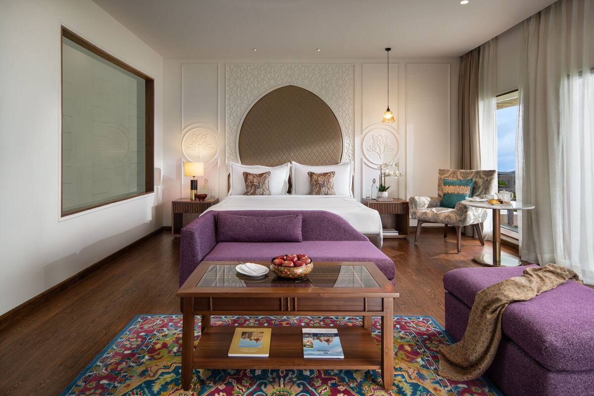 ห้องพัก, เตียงคิงไซส์ 1 เตียง (Grand Luxury) | 1 ห้องนอน, เครื่องนอนระดับพรีเมียม, มินิบาร์, ตู้นิรภัยในห้องพัก