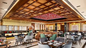 Desayuno buffet diario (INR 1200 por persona)