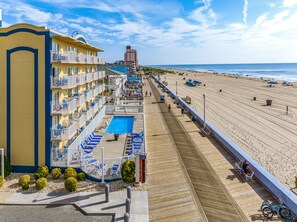 On the beach - Crystal Beach Hotel (Ocean City)