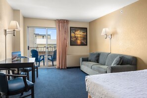 客房, 不可带宠物, 部分海景 | 遮光窗帘、熨斗/熨衣板、免费 WiFi、床单