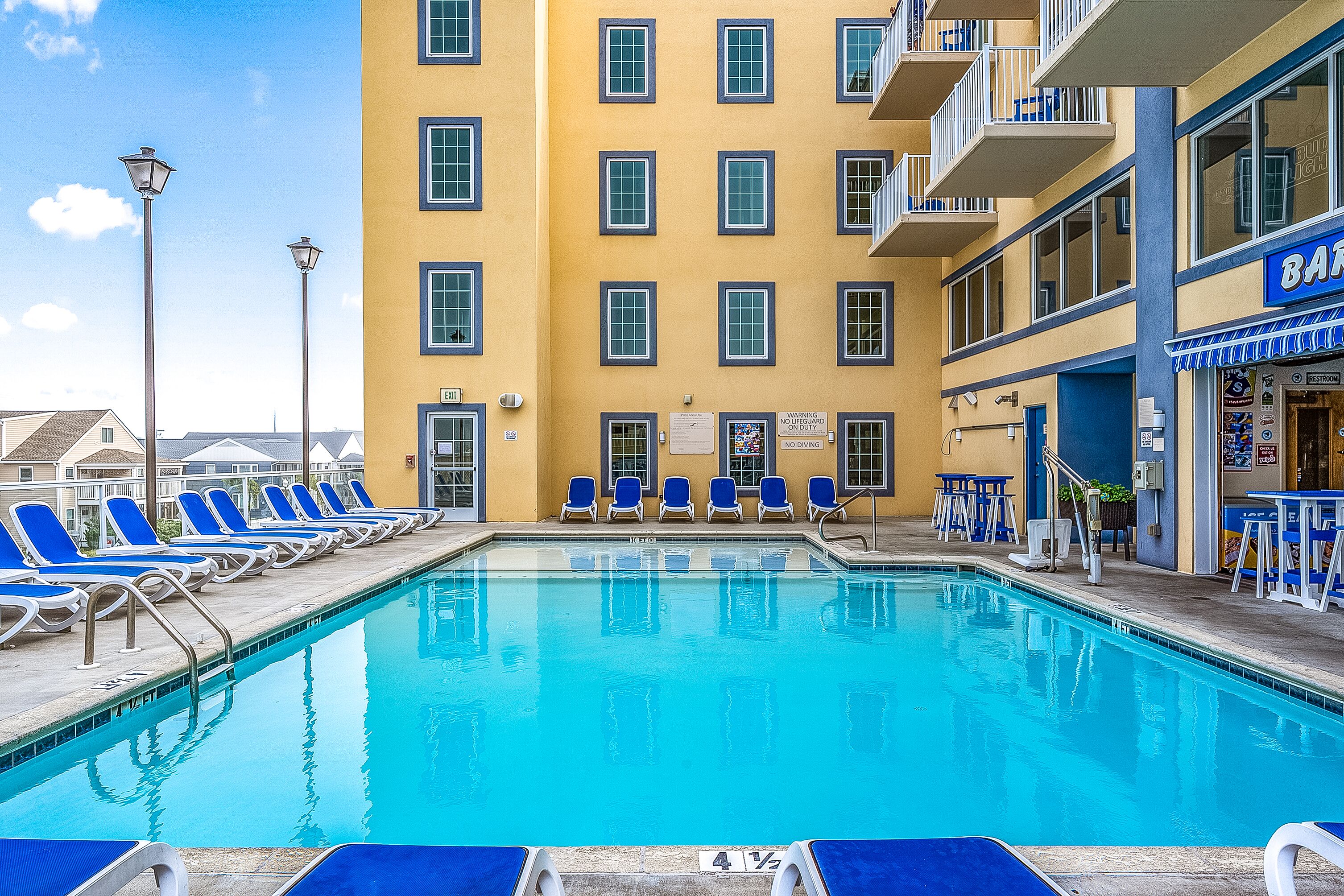 2 outdoor pools, sun loungers