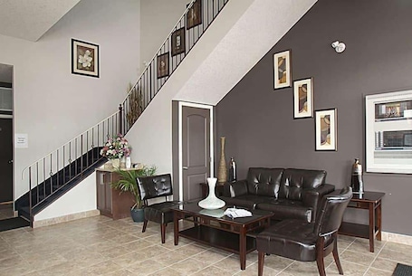 Lobby. Travelodge by Wyndham Wetaskiwin