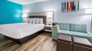 Standard Room, 1 King Bed, Non Smoking | Free WiFi, bed sheets