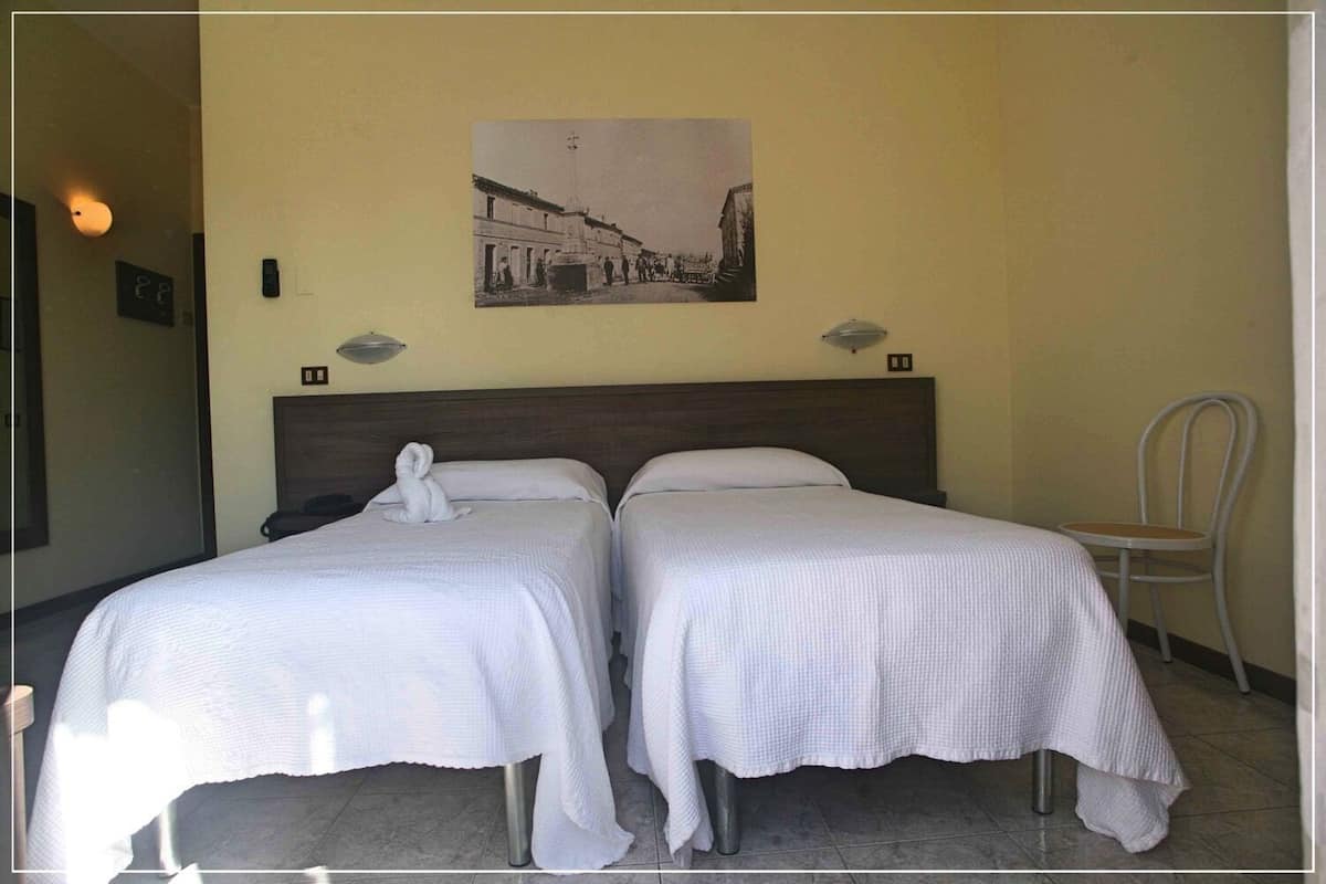 Double Room | Minibar, in-room safe, desk, WiFi (free)
