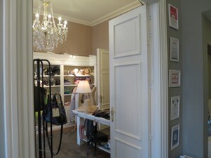 Interior entrance - Hotel Alegria (Bruges)