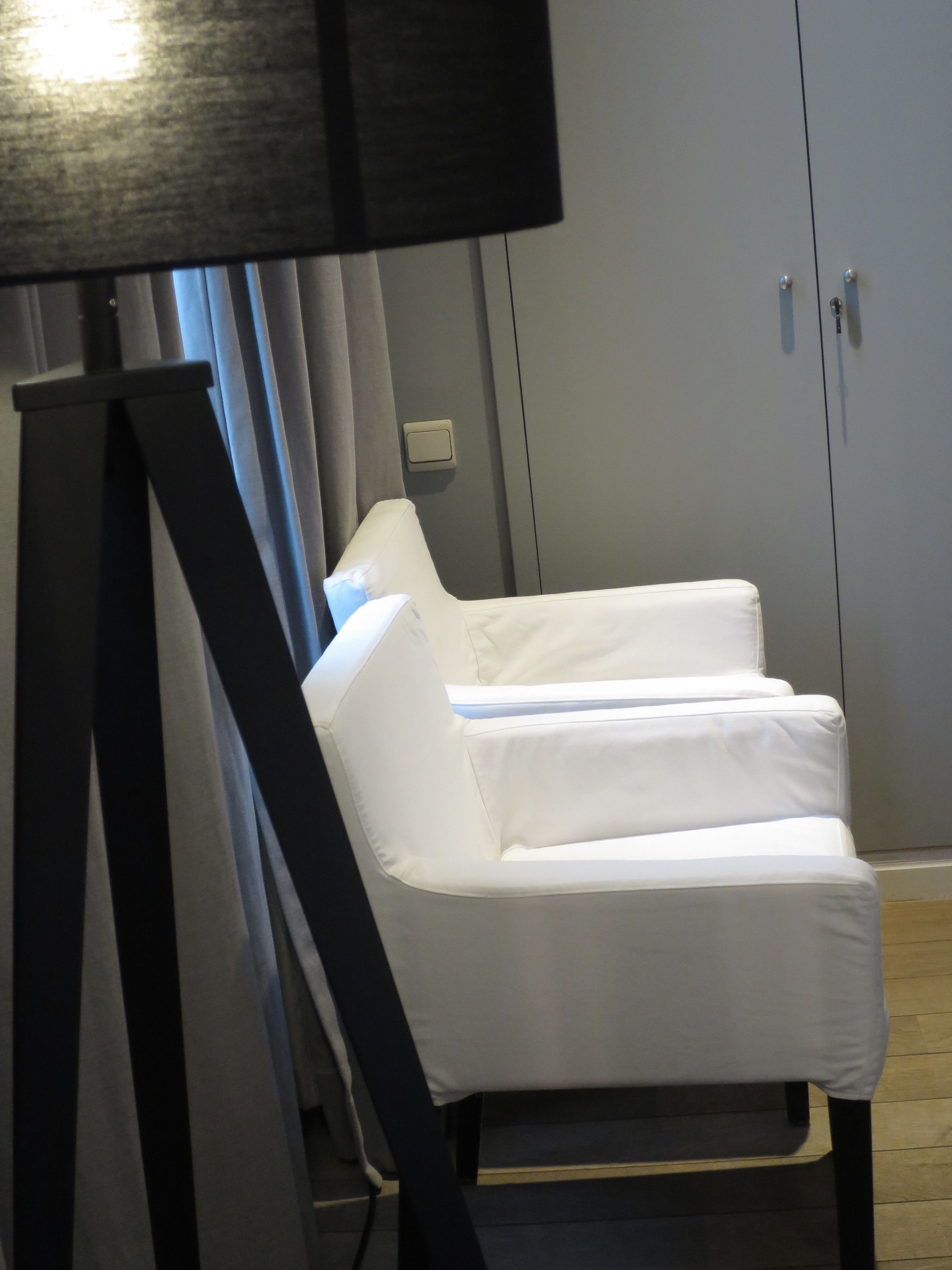 Grand Triple Room | Bathroom | Free toiletries, hair dryer, towels