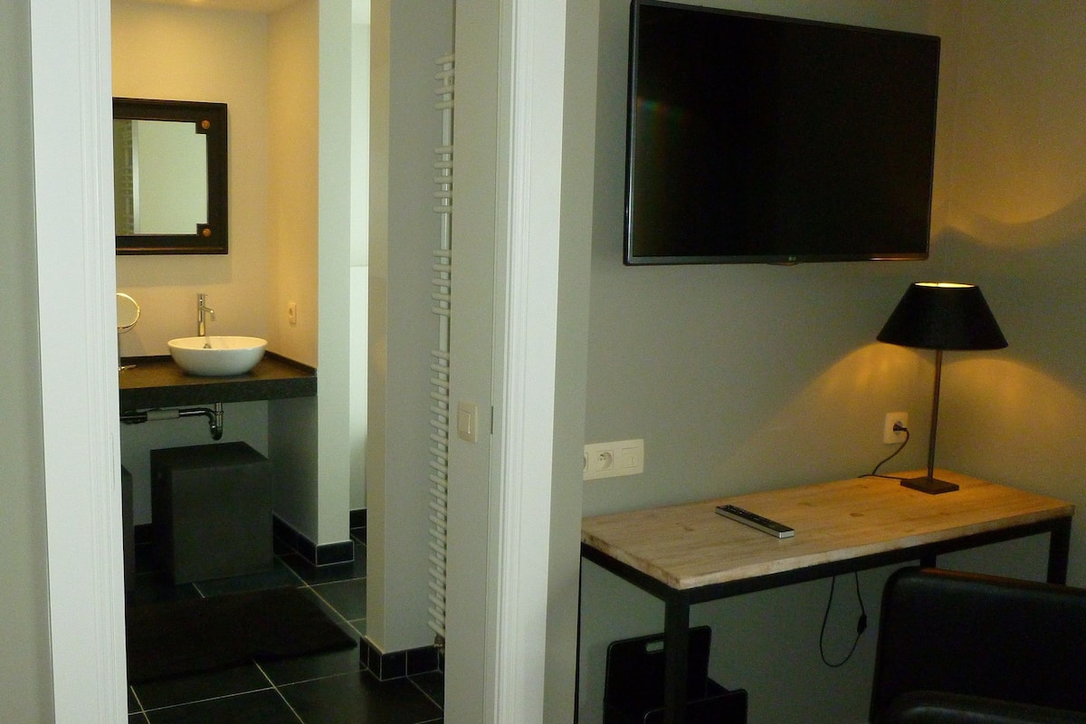 Superior Double or Twin Room | Egyptian cotton sheets, hypo-allergenic bedding, in-room safe, desk