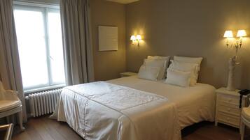 Triple Room | Egyptian cotton sheets, hypo-allergenic bedding, in-room safe, desk