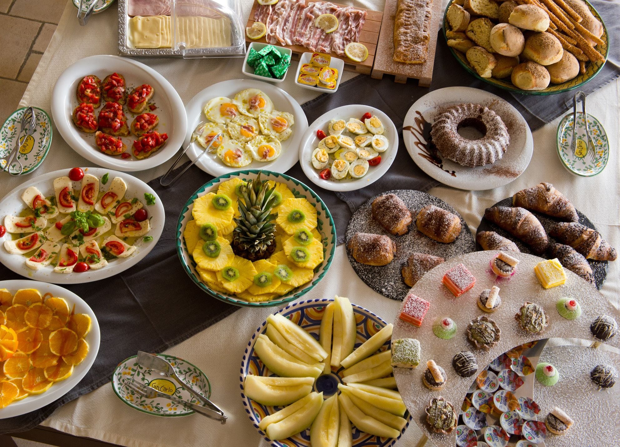 free daily full breakfast